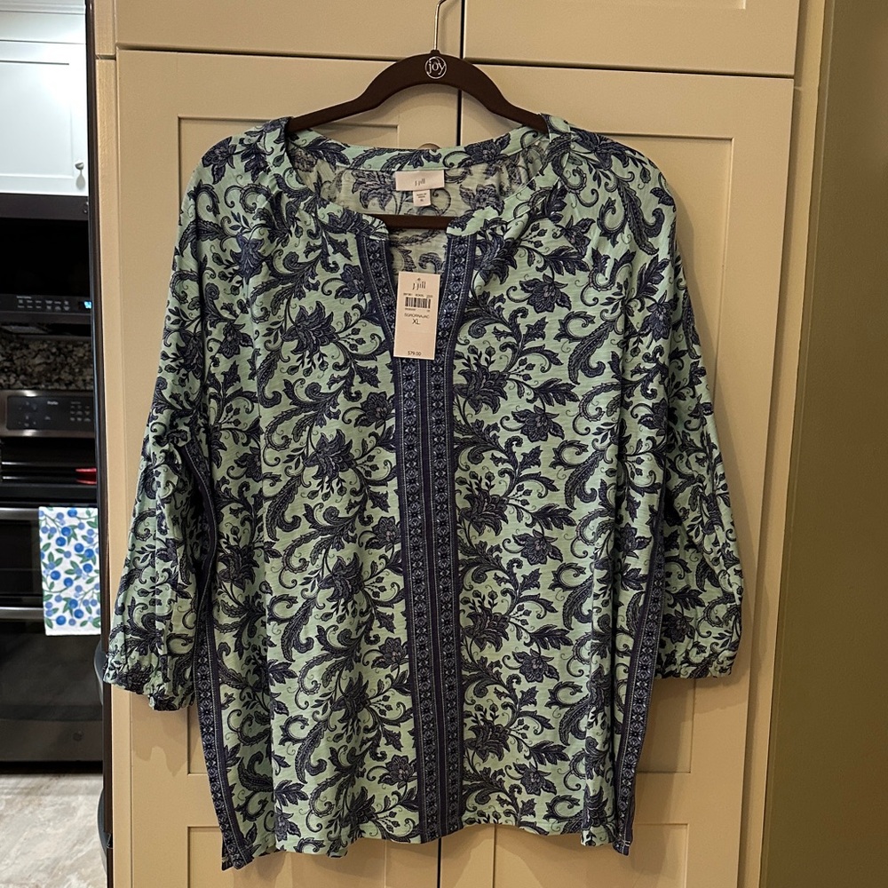 J Jill top. Multi color. 3/4 sleeve.